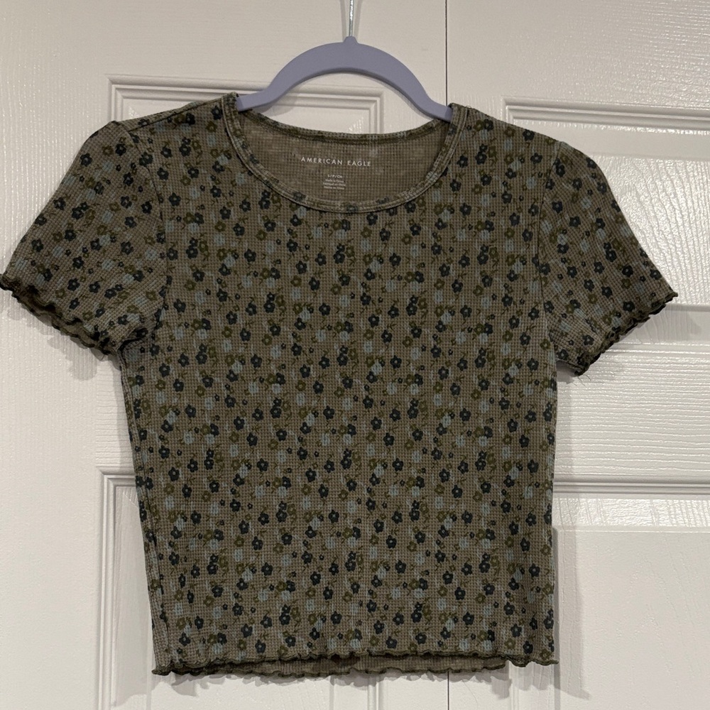 American Eagle Outfitters Olive Floral Short Sleeve Tee